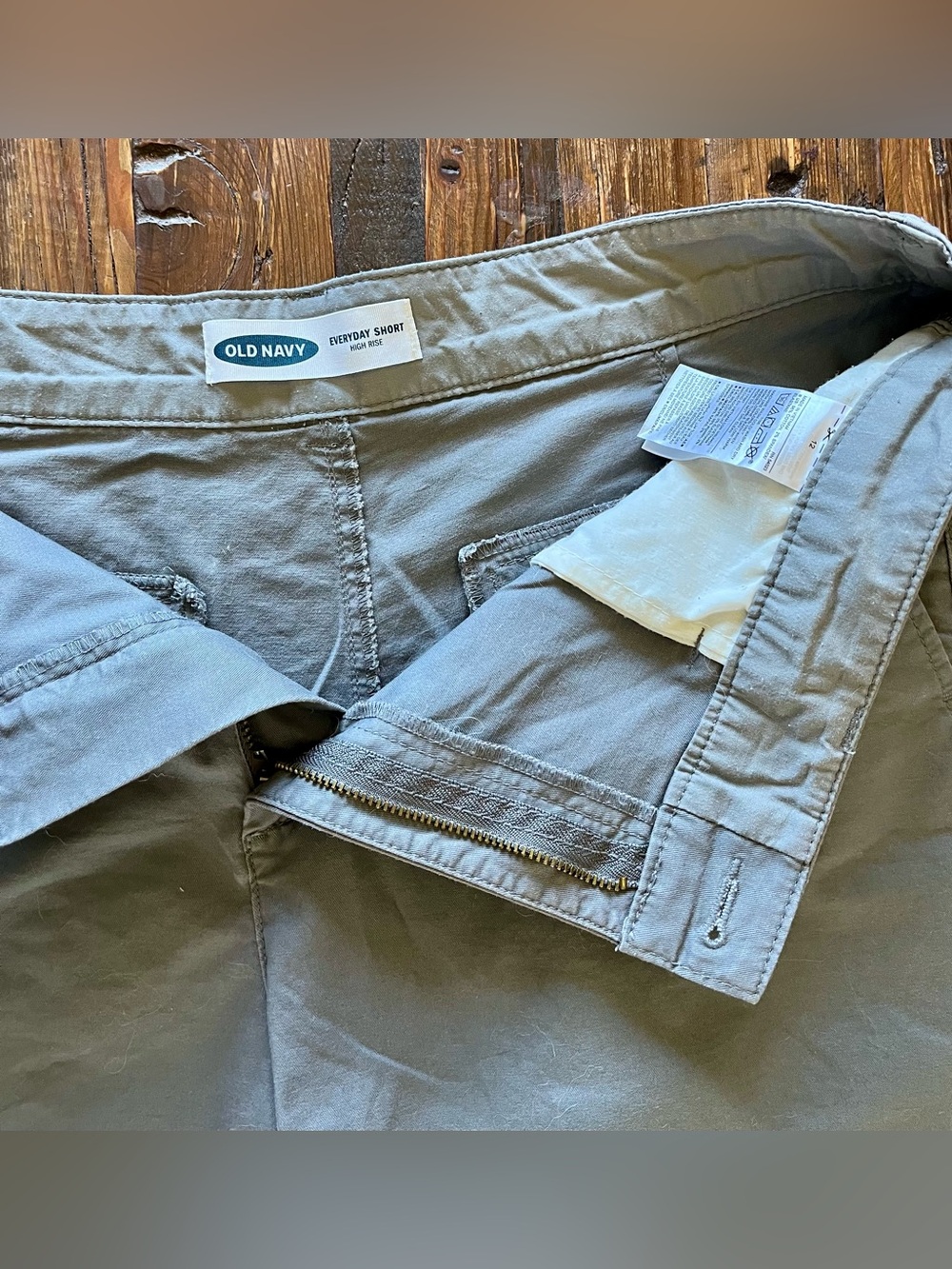 Old Navy Trio of High Waist Everyday Shorts: Tan,Gray, Green Sz 12 EUC - Picture 9 of 16